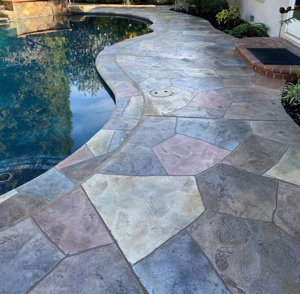 Curved flagstone-pattern poolside patio